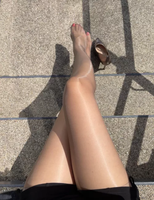 Shiny grey pantyhose today…😉 by kathysnylon