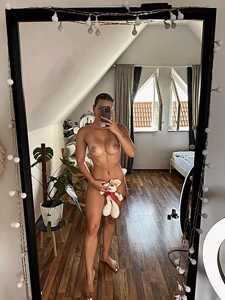 would you date a 19yo shy muscle mommy? posted by Daisy_CT