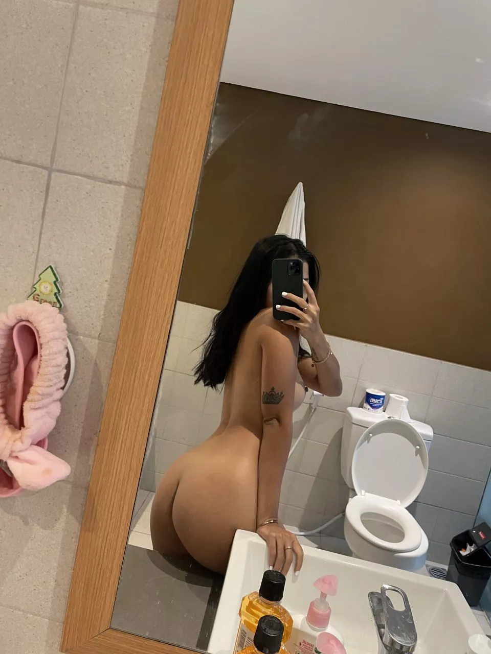 A booty mirror tease for ya ;) posted by littlefeyuu