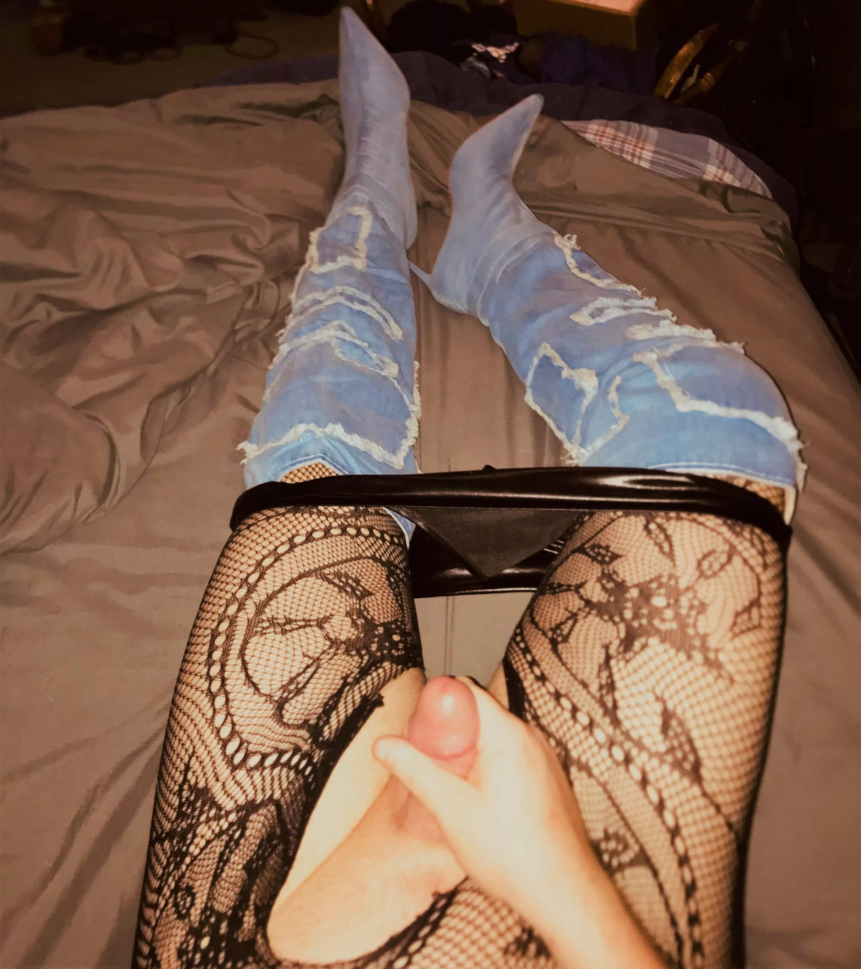 Anyone like seeing a slut stroke her clitty 😈😘 posted by HornyHoneyCoxxxTS