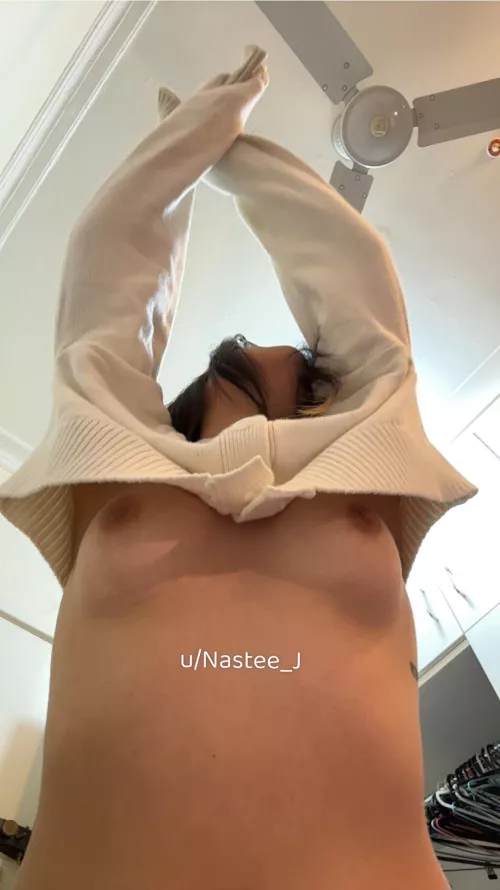 Here is a cute “up” blouse for you 😙 by nastee_j