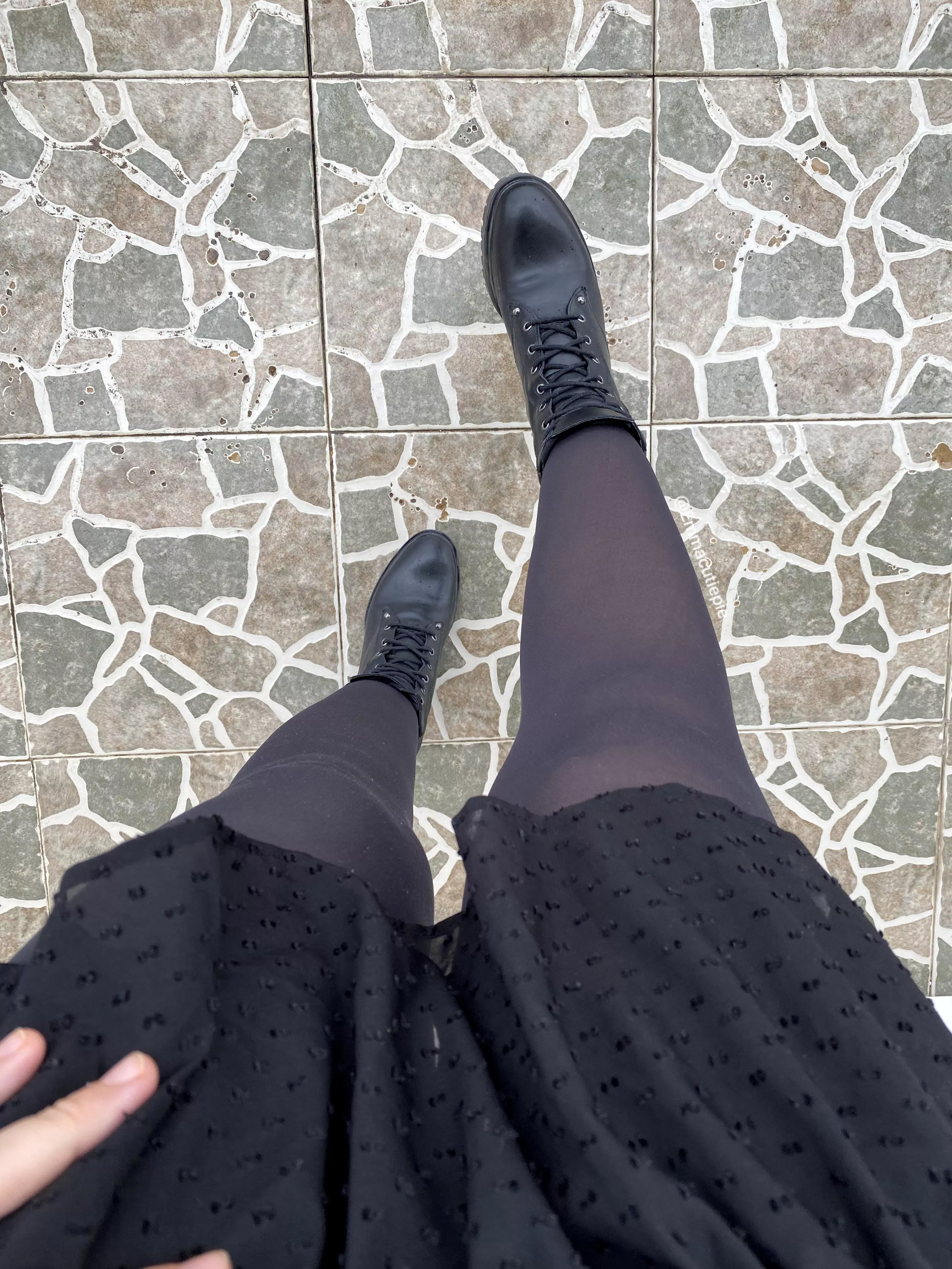 I always wear pantyhose on a date posted by Emmacutiepie