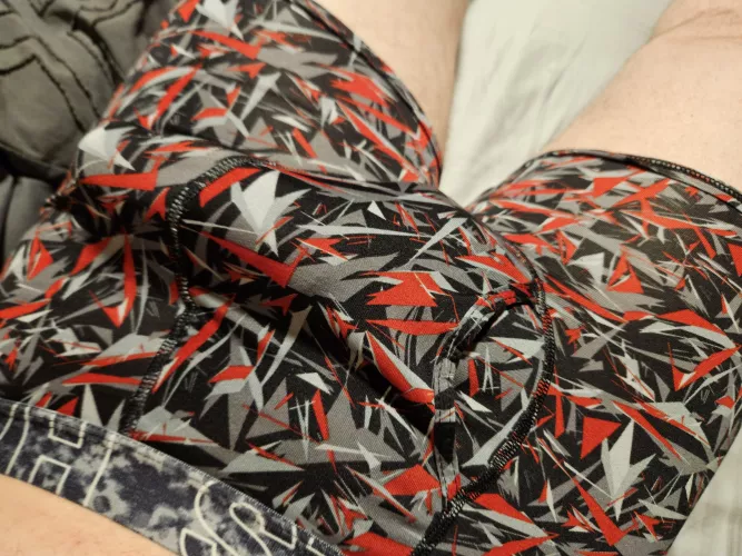 I figured a pattern would help hide the bulge. Guess I was wrong. by Alrekr3