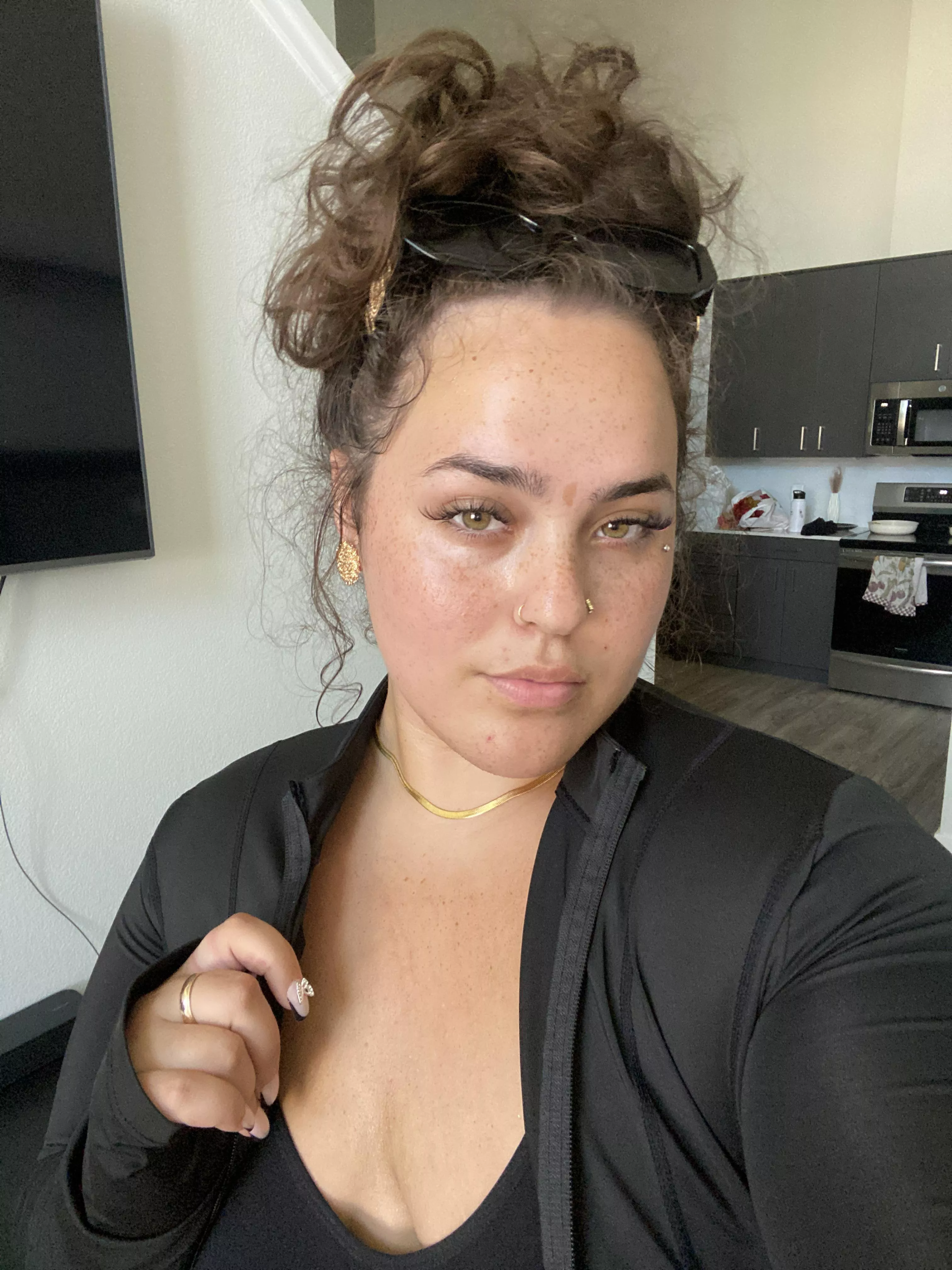 I’ll send u pics since ur gf won’t (: posted by YummyAnaliyah