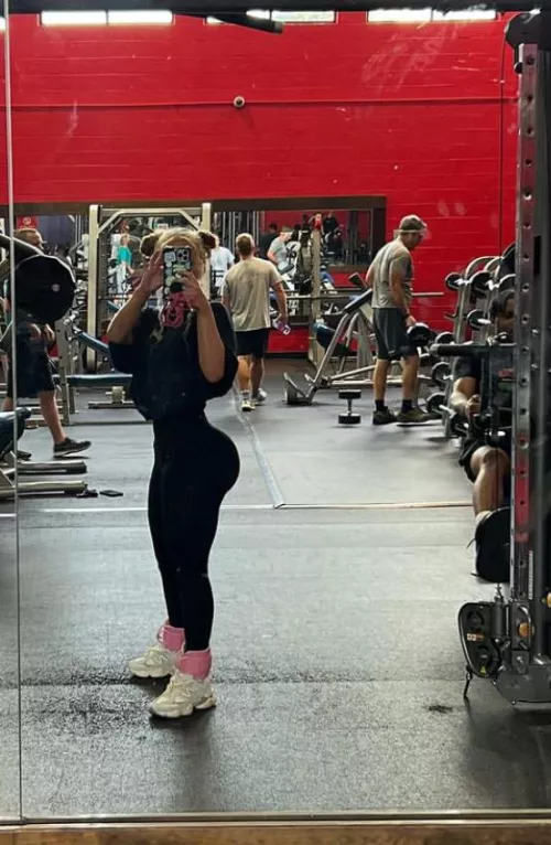 Impossibly curvy Bailey Stewart by lowkeyydemon