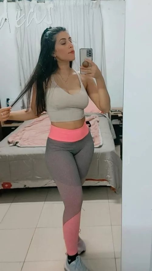 Just a selfie before going to gym 💋 by One_Firefighter4901