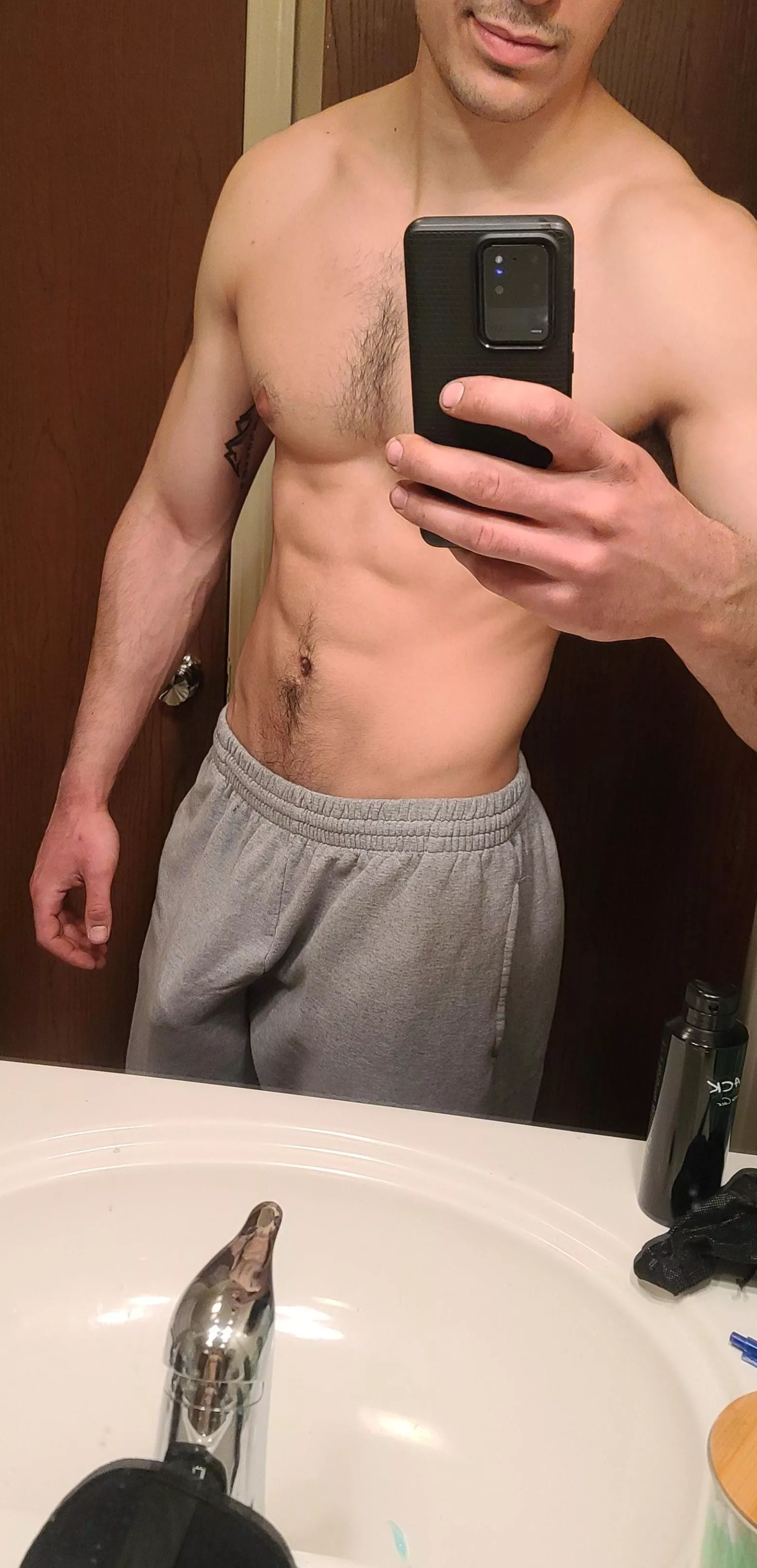 No wonder everyone loves grey sweatpants posted by Haunting-Ask-7227