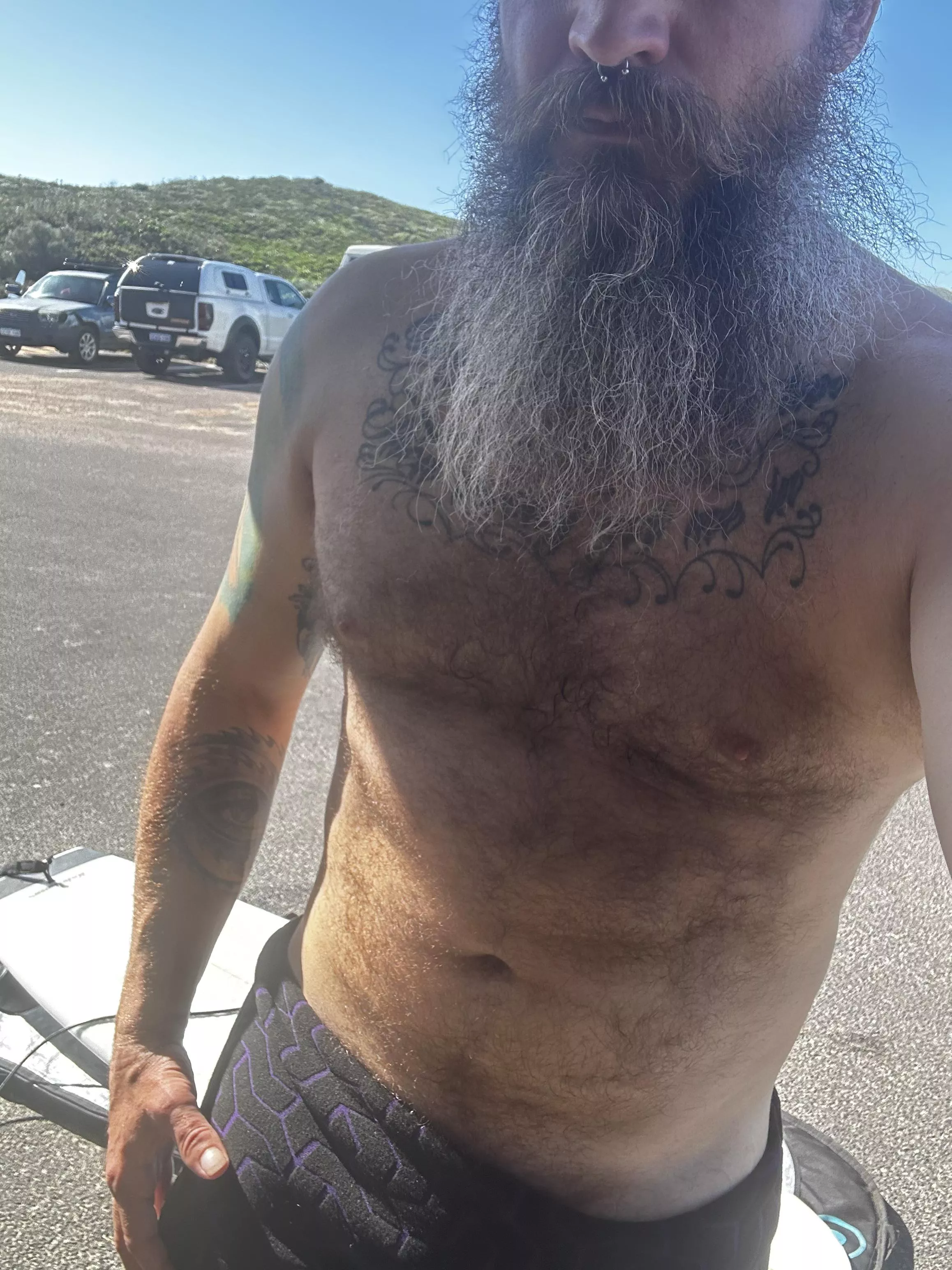 Post surf wetsuit removal 🤙🏼🌊 posted by the_saltwater_nomad