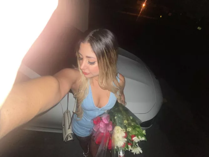 Tight dresses tend to make me shy, should I be more confident? by Athena_AX