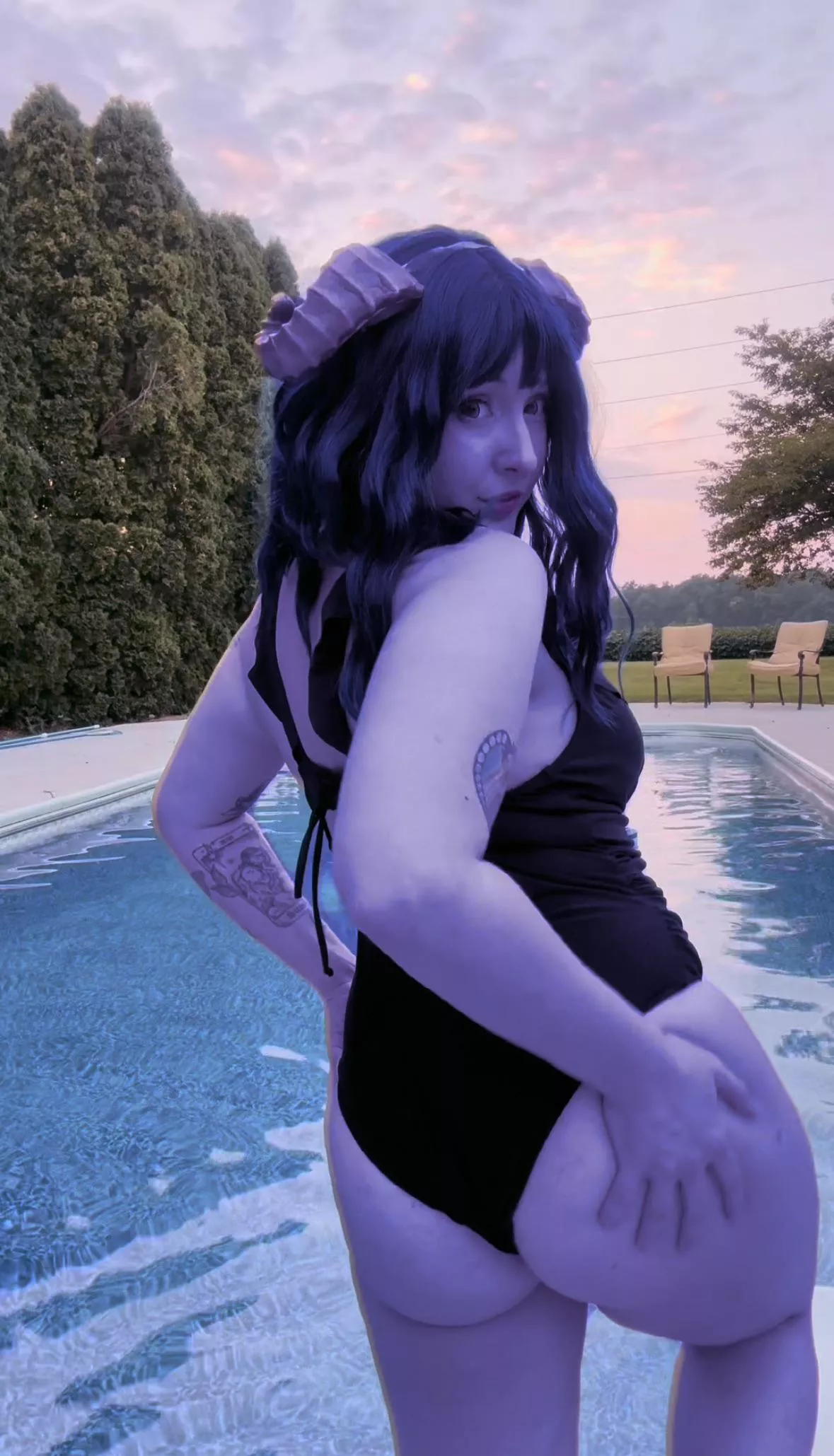 Wanna take a dip in the pool with a flirty Tiefling? posted by sleepymaple_