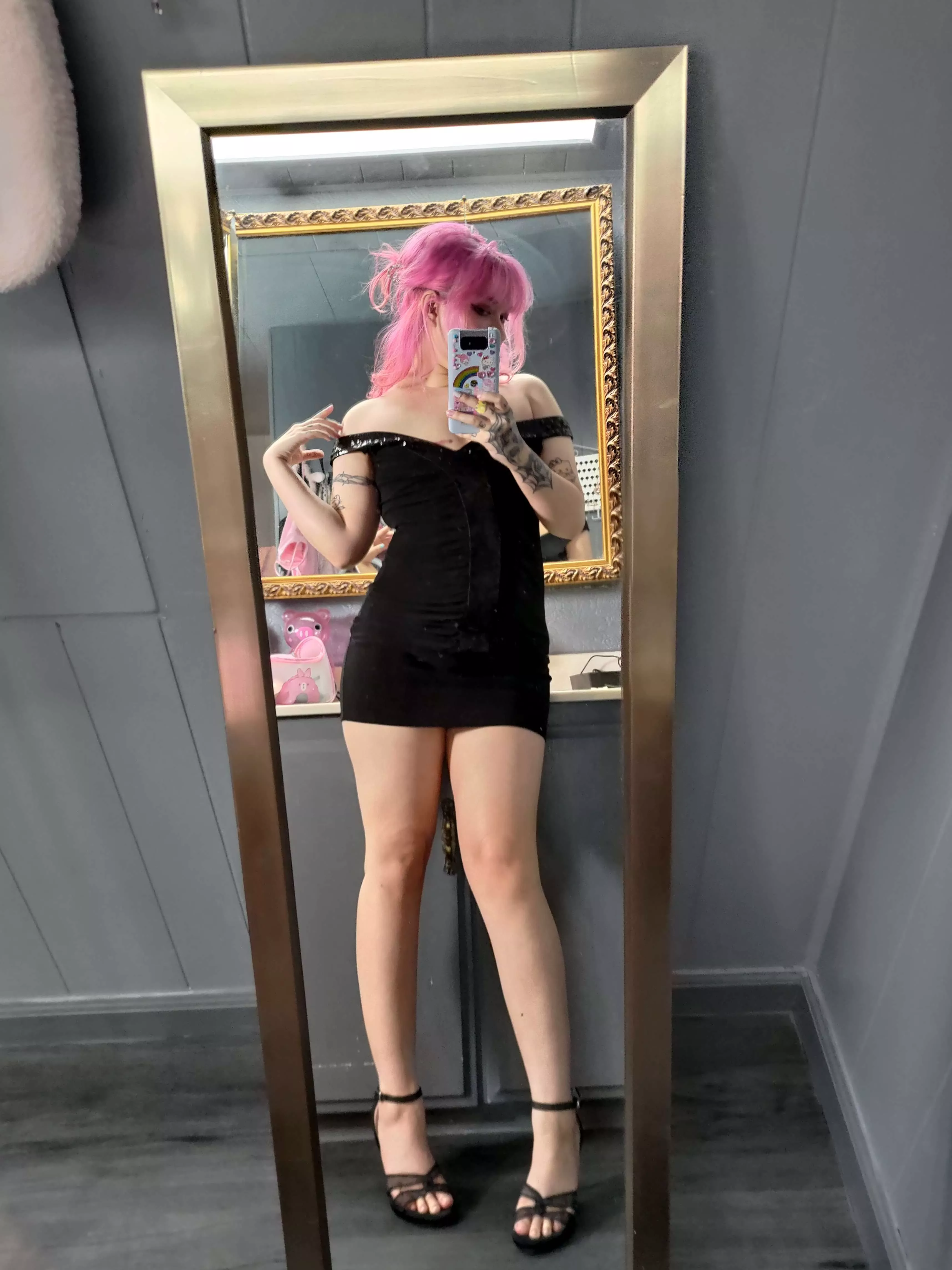 Who wants to dress glam and party! 💖 posted by RainbowValentine