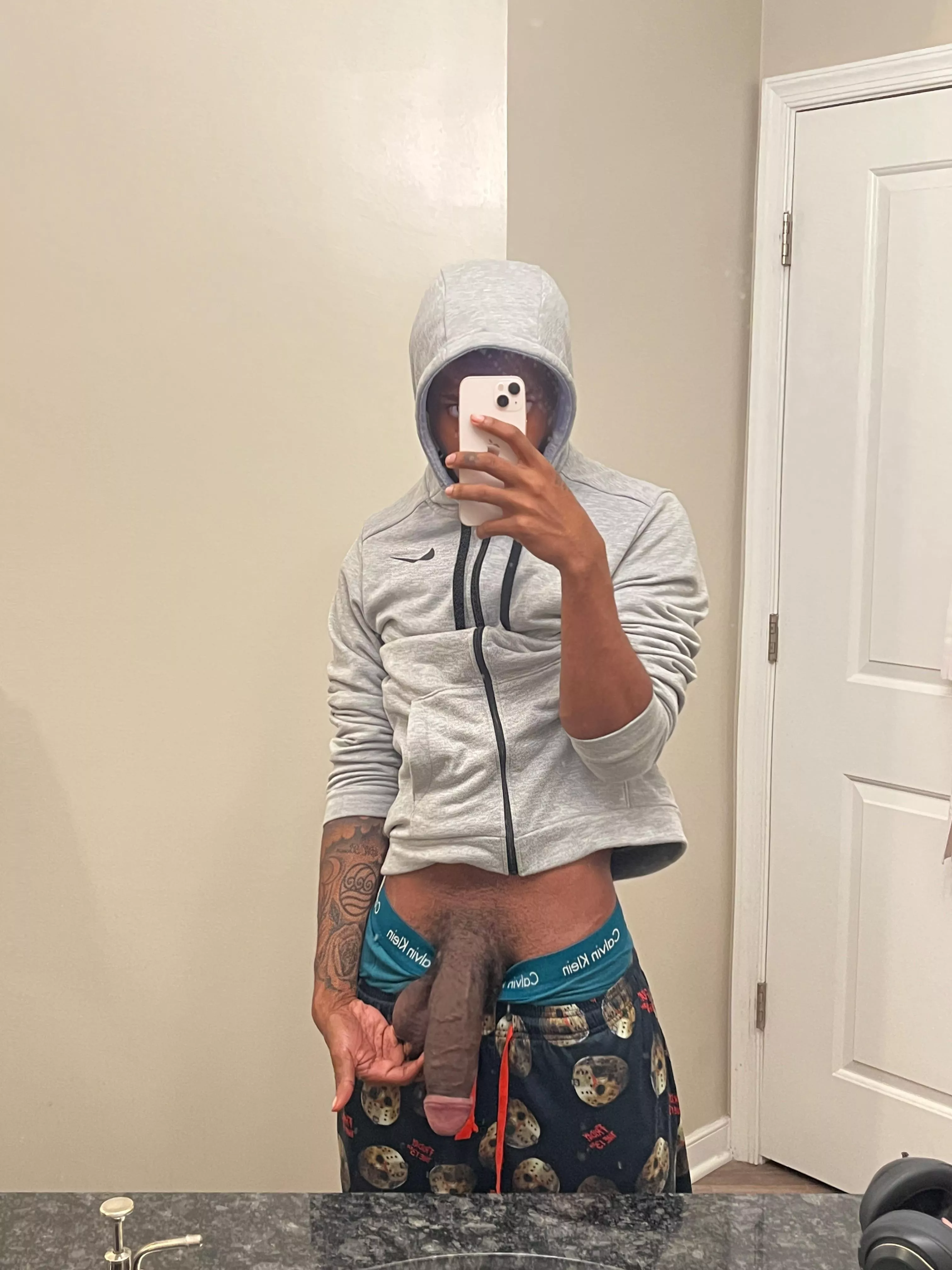 (19) first thing you noticed? lol posted by Zpacking