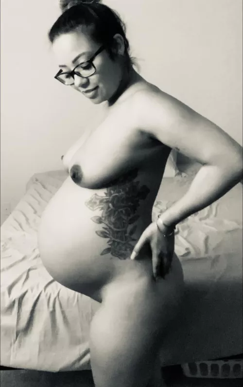 Black and white still pretty?(OC) by prettypregnant4