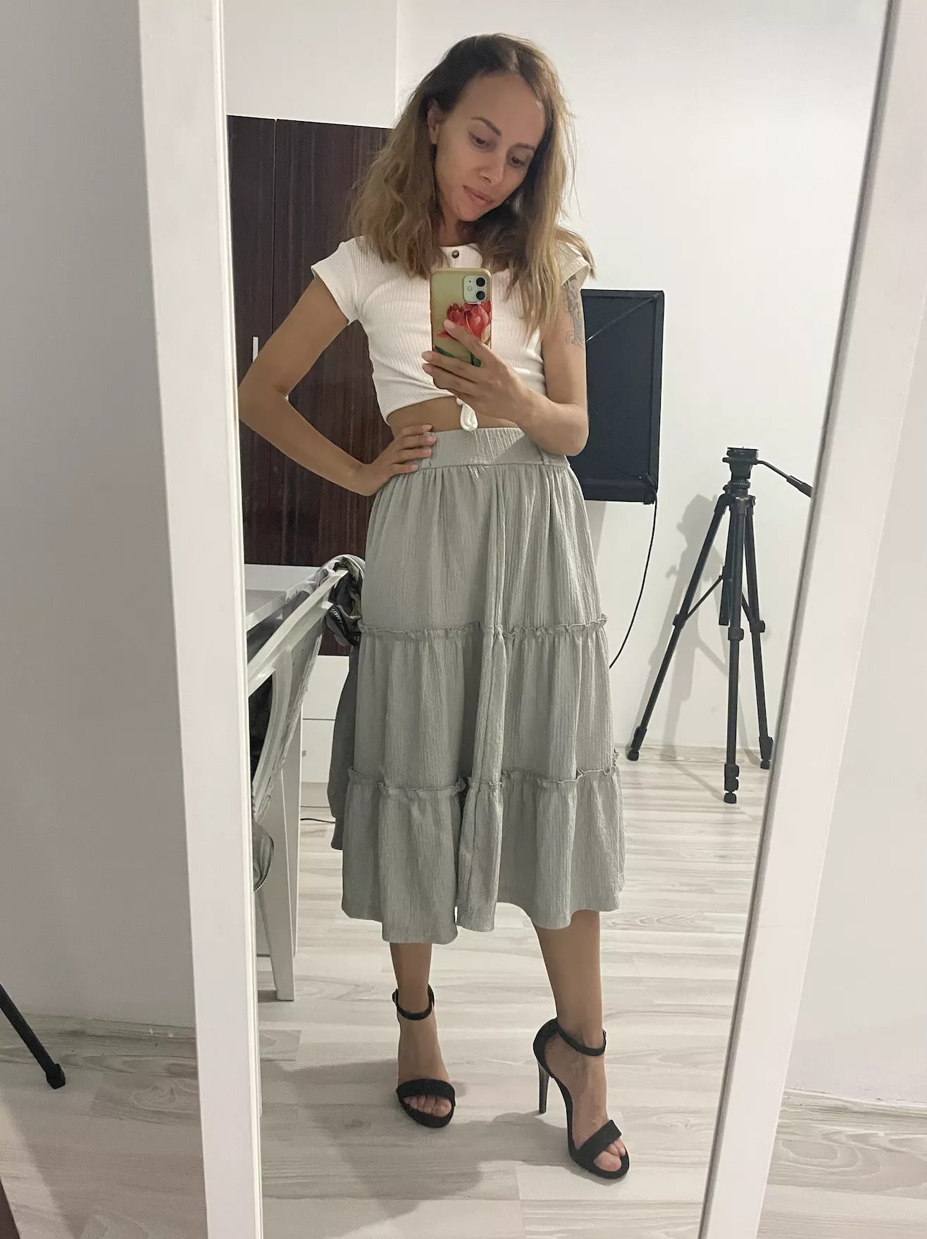 Black heels always make me feel so powerful 🖤 posted by lindasmither