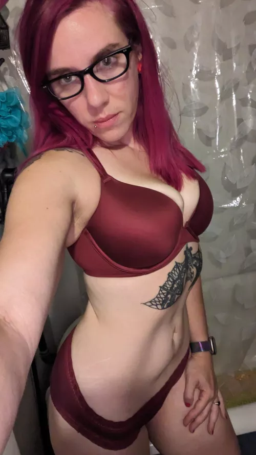 Curvy, but tight... [IMG] by fantasyofmelody