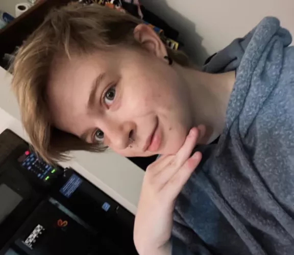 Degrade me send me that worst stuff you can possibly say to me be violent….(also I’m nonbinary and don’t worry I am over 19 also major snuff kink to by Extension-Bid3708