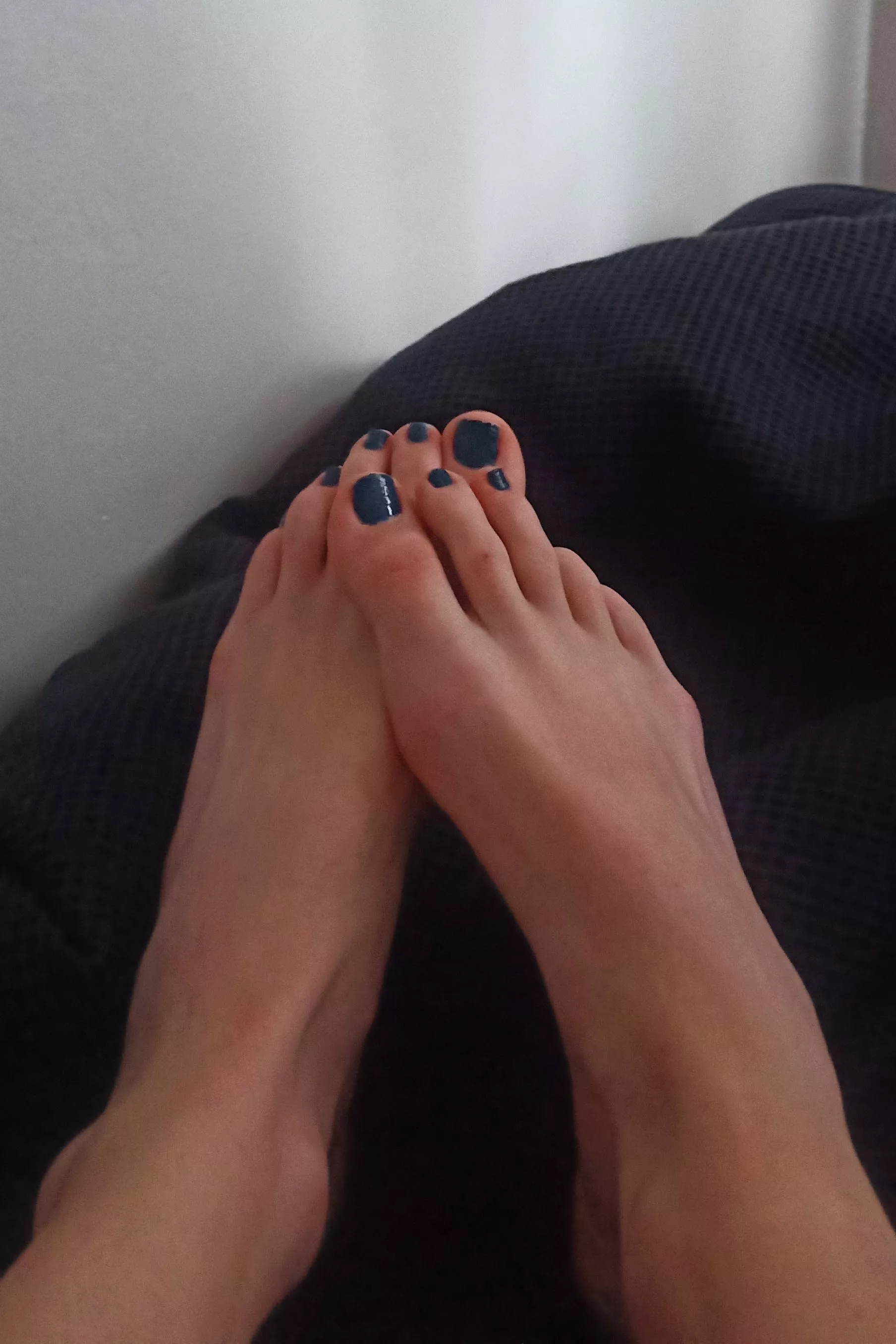 Feet first thing in the morning 💙 posted by blurrie5000
