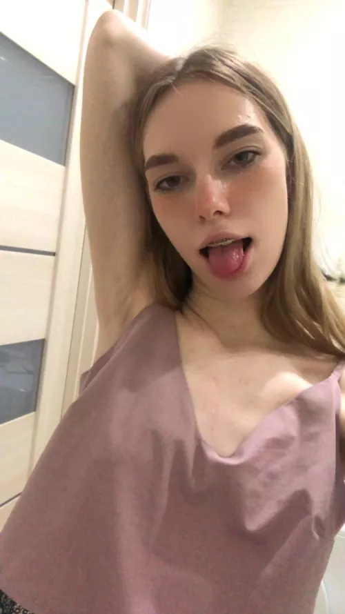 First time posting here... do guys really like 19yo armpits? by TheReverse1