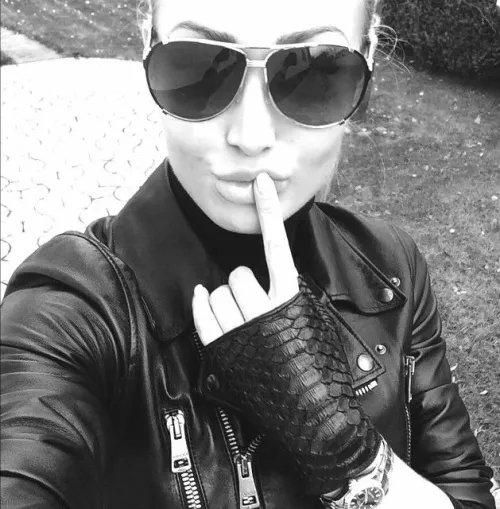 Gloves for the finishing touch by tablechairyeah