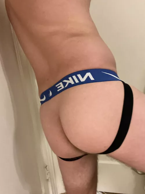 How do you like them on me? by bibeechboy