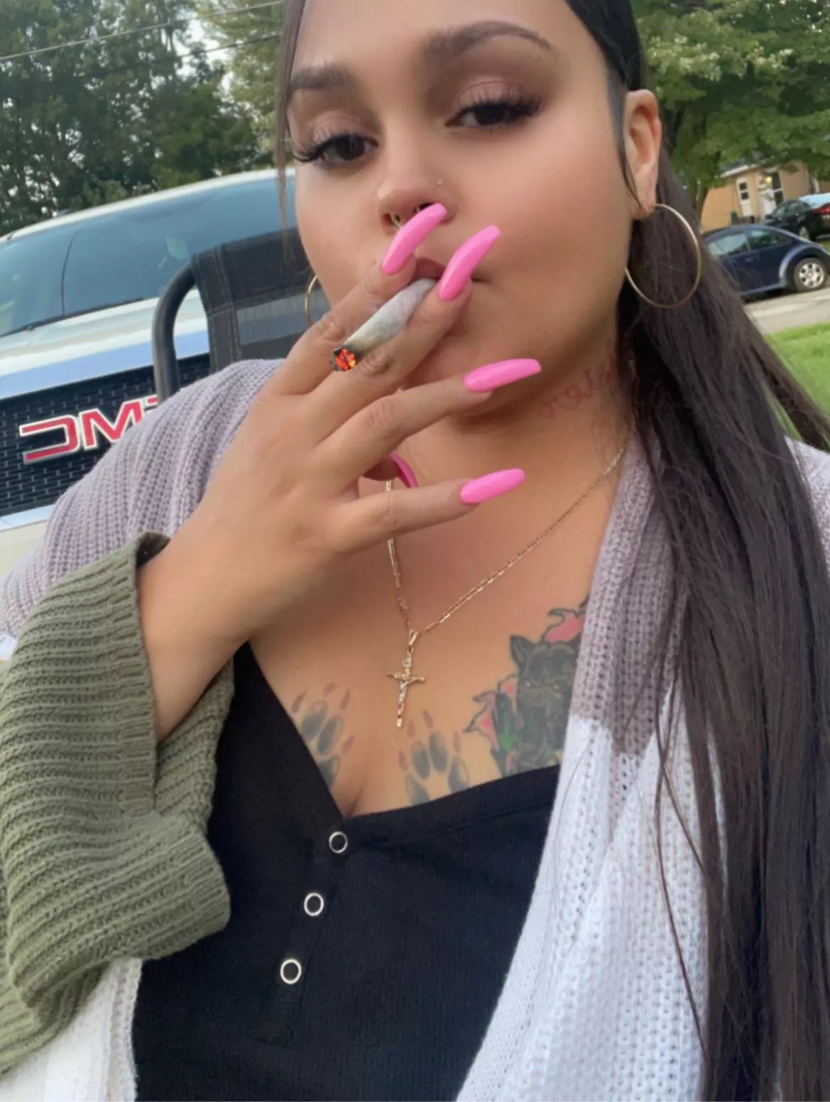 I’ll smoke a joint while you eat me out posted by Misshairypussy