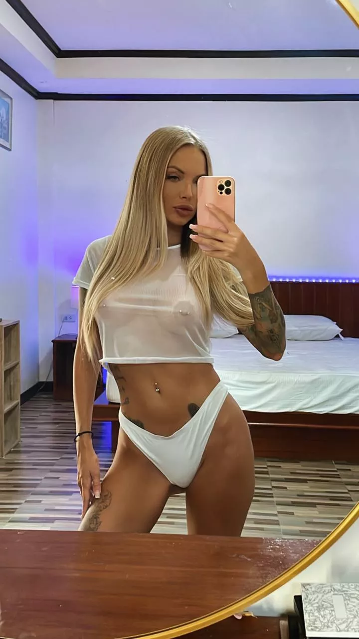 [img] i have a perfect tummy posted by Finelydeal783