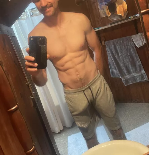 It’s getting to be sweat pants season again☺️[33] by Nice-Hovercraft2890