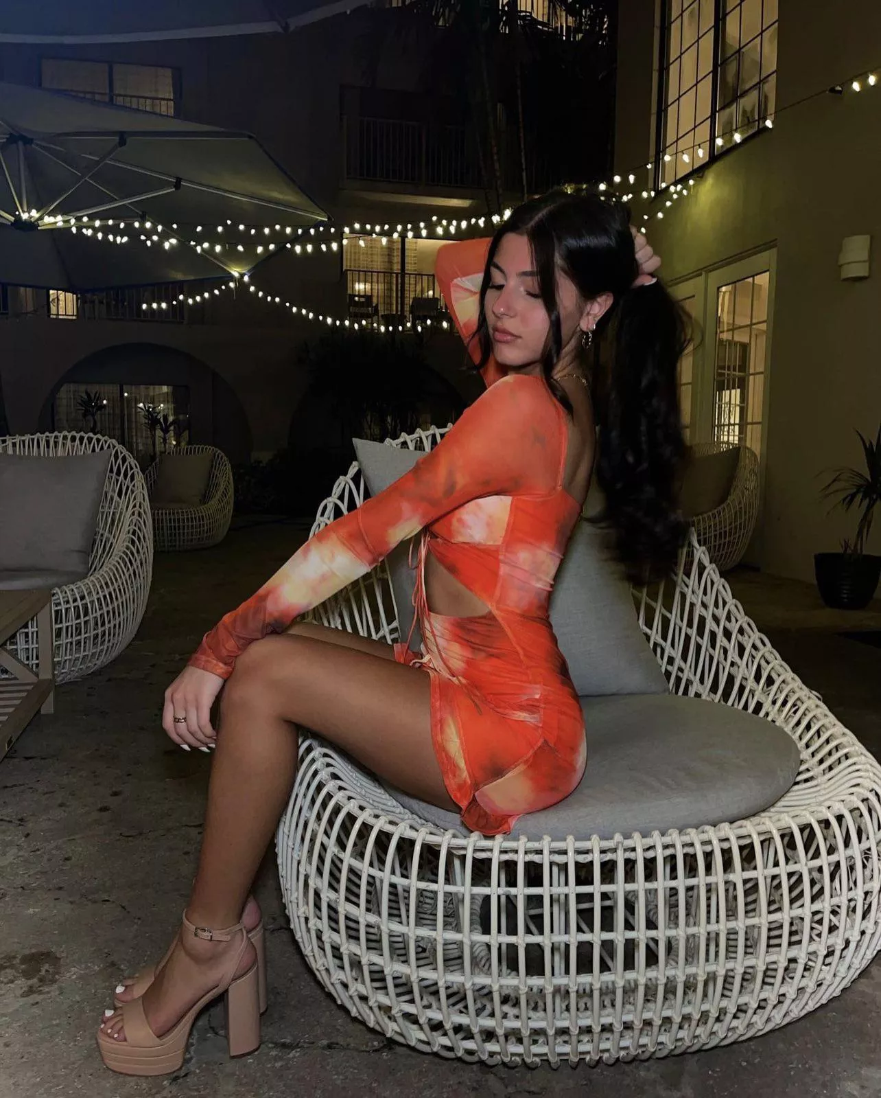 sittin’ pretty 🧡 posted by DiscreetNYC5