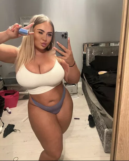 Who likes thick girls by Comic_sans0