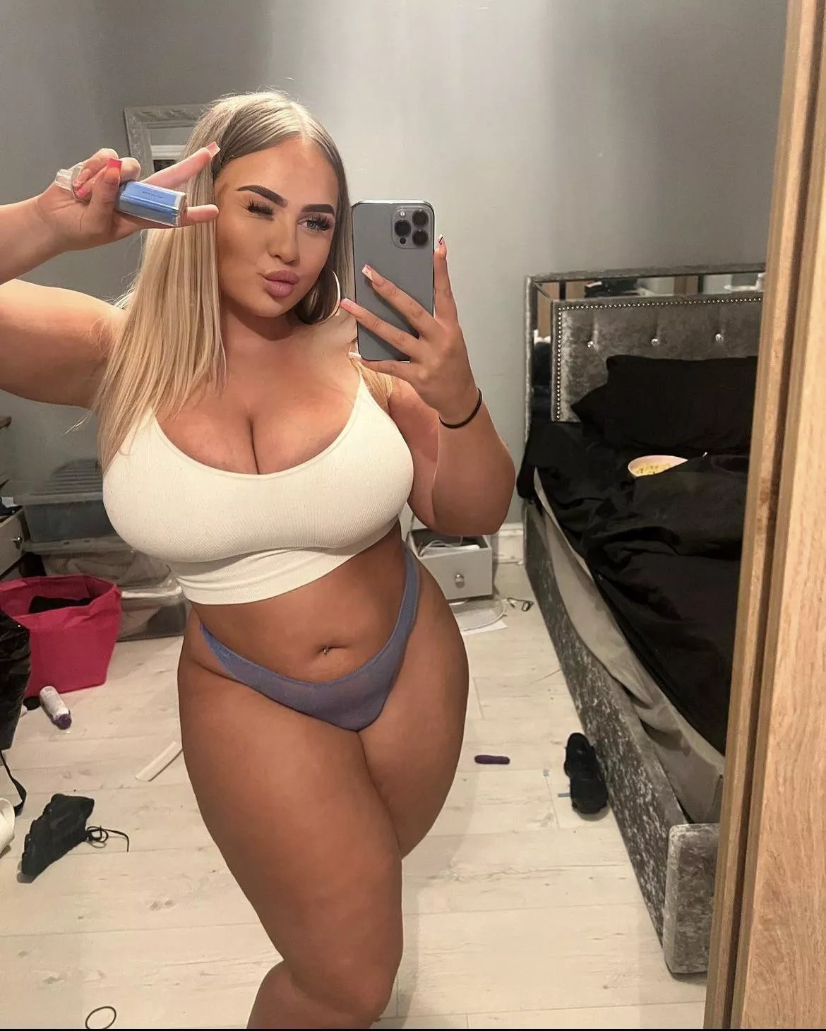 Who likes thick girls posted by Comic_sans0