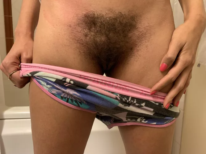You guys like latinas with hairy pussy? Maybe I should shave it by bigredrondoh
