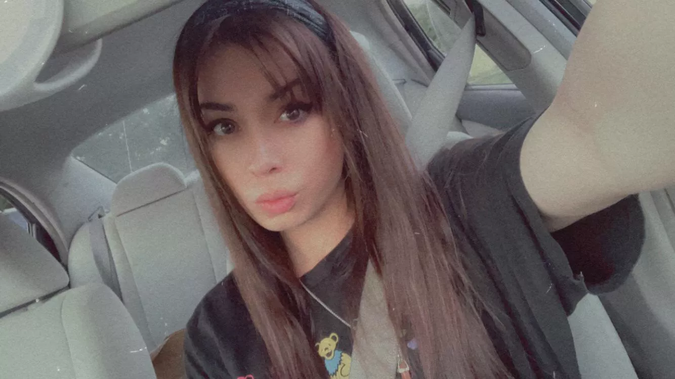 am i somewhat passable? 🥺 posted by alliemayne20