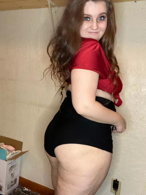 Are chubby girls with fat asses your type? by Laura_Charles14