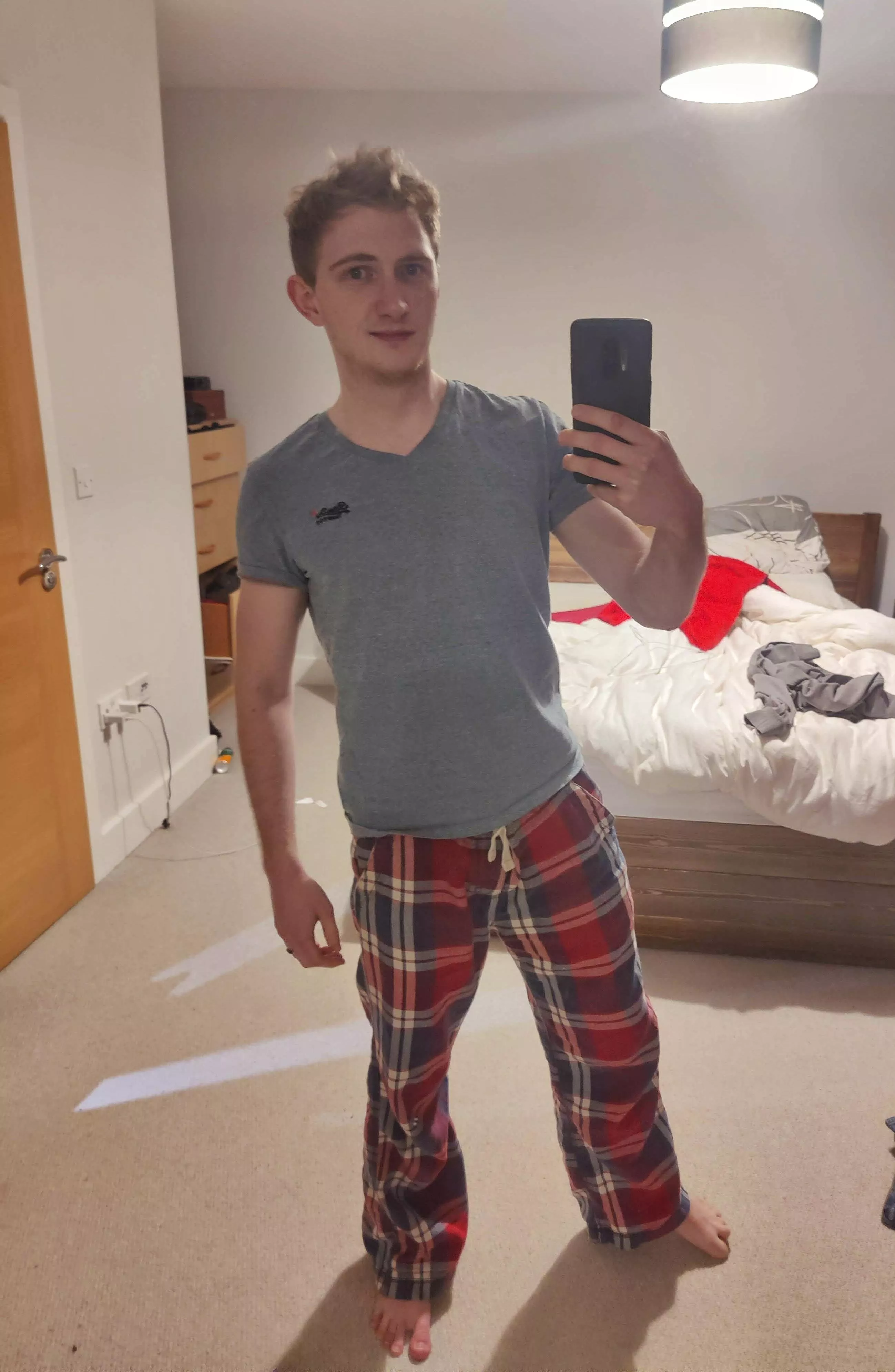 Come watch movies, eat pizza and cuddle with me all night long? posted by Atomlad360