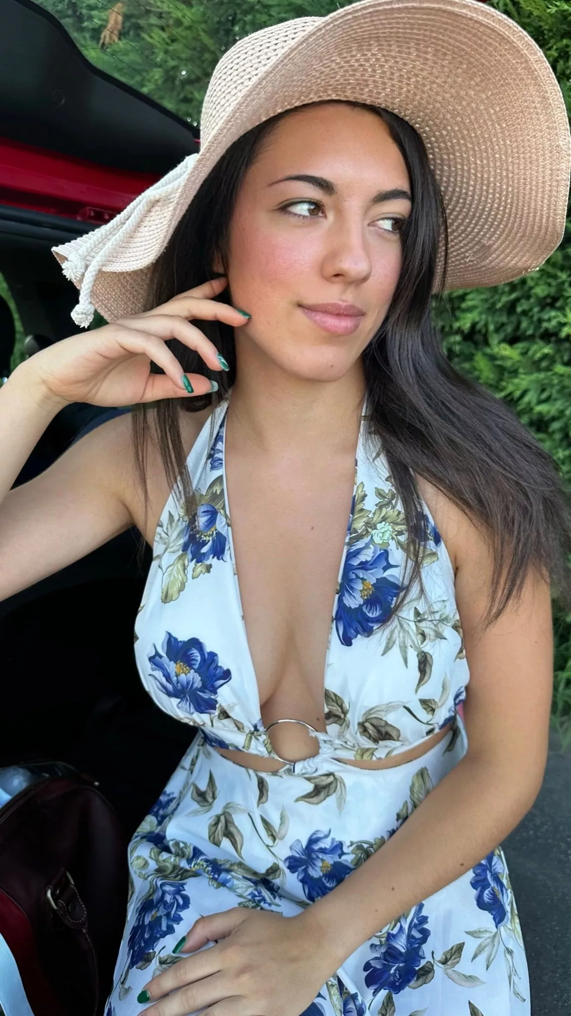 Her form a celebration of individuality. posted by little__devill