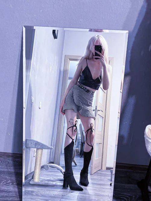 I'll bring nothing but my ass and some perfume on me by Yatsuro1397