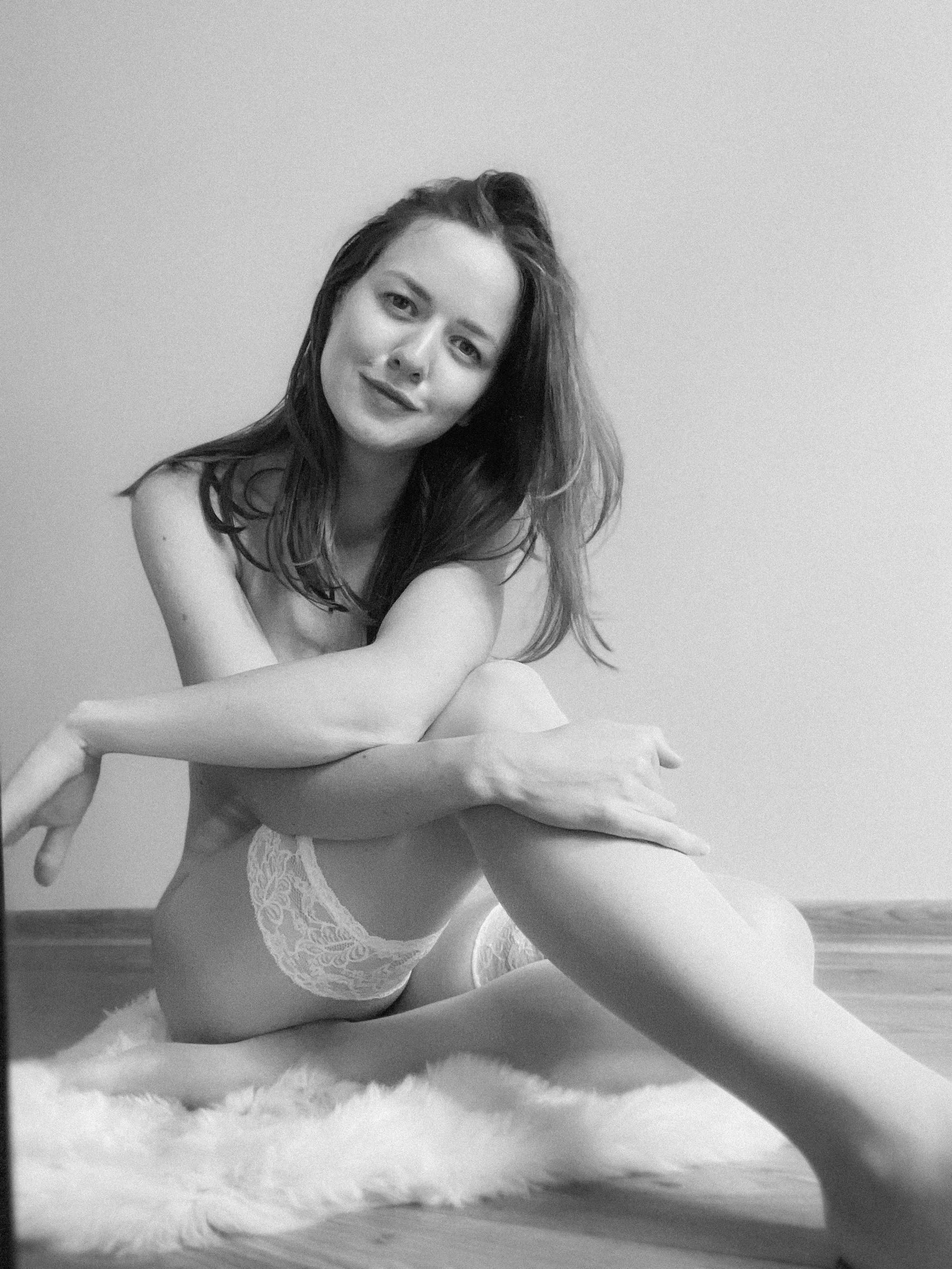 In love with the angelic look that white stockings give 🪽 posted by qpassionfruit