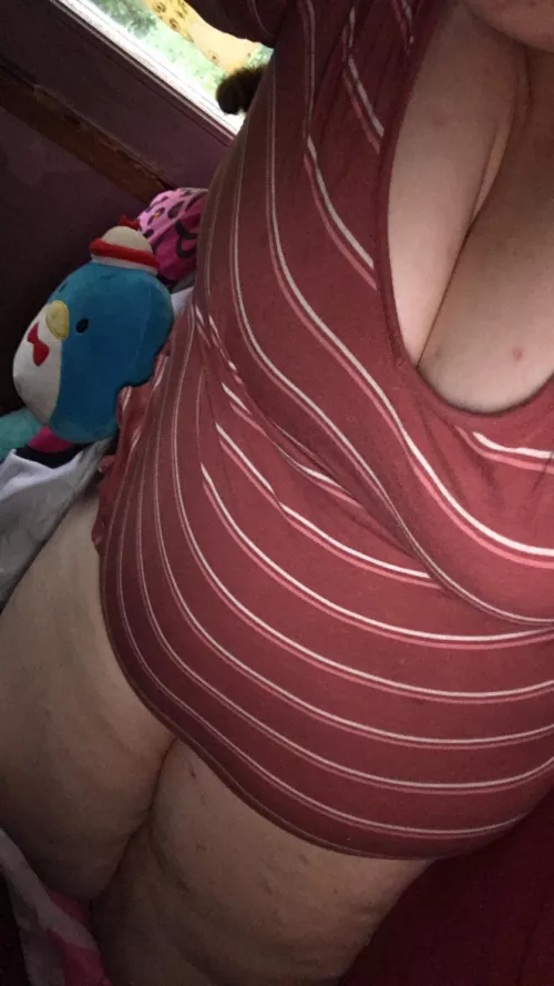 needin someone to cuddle with😭 by deadfairyx