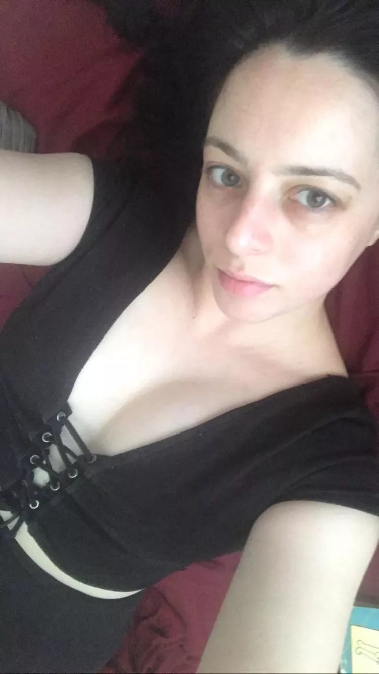 No bra no makeup posted by luisathorne