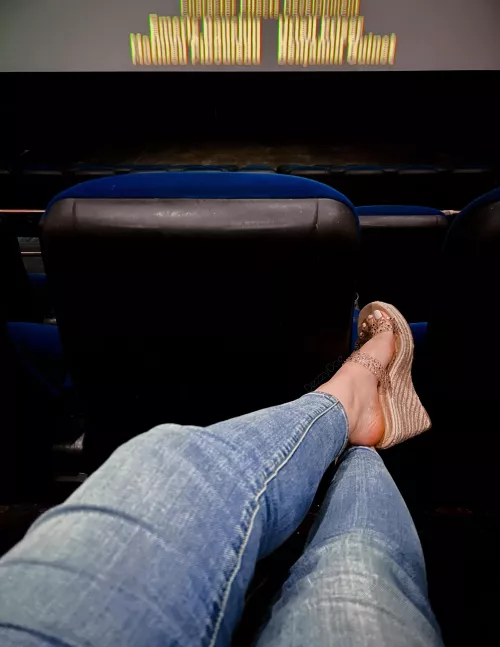 Perfect for a movie night by DezzyDoe