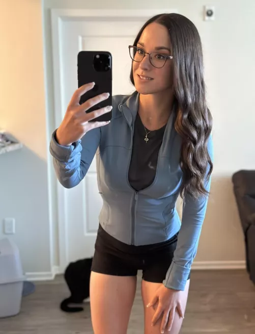 Smiling because I know it’s going to be a good Monday! by AlanaAraya