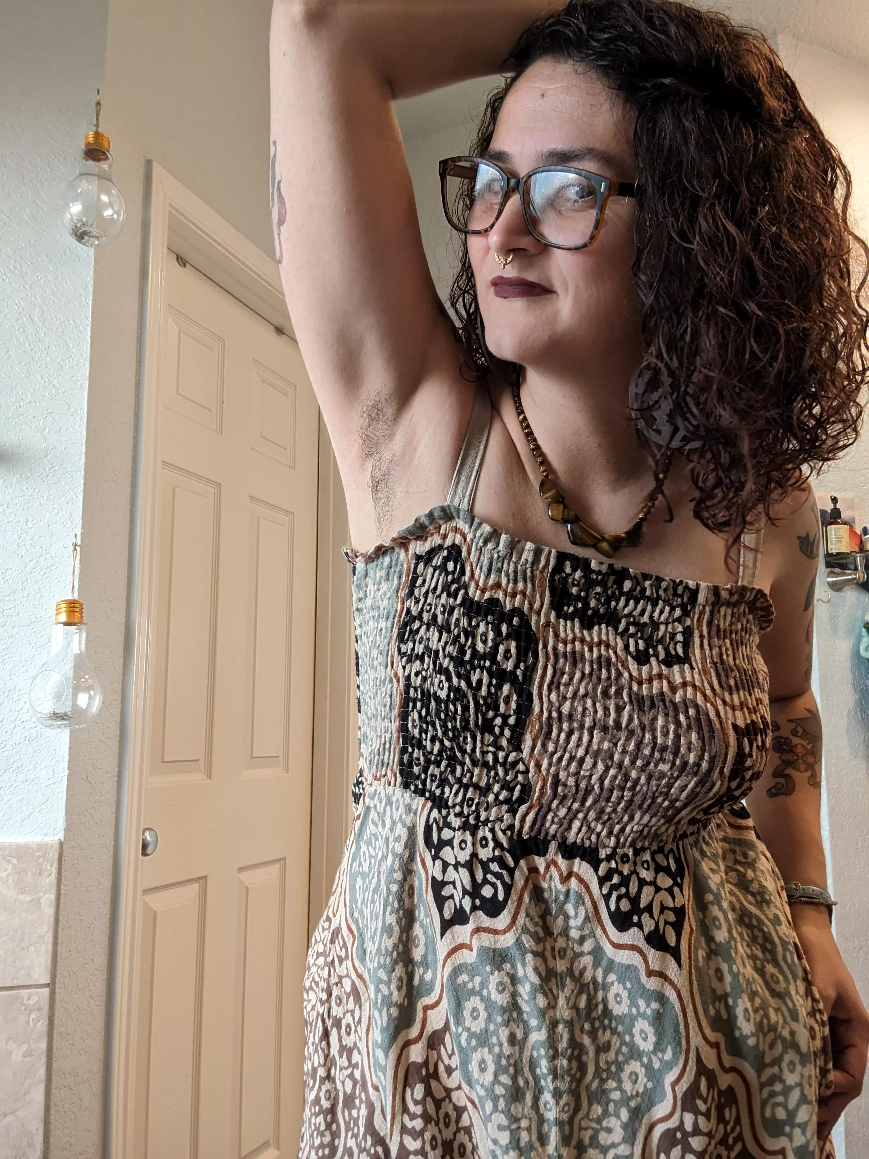 Sundress and hairy armpits. (38) posted by emberskies27