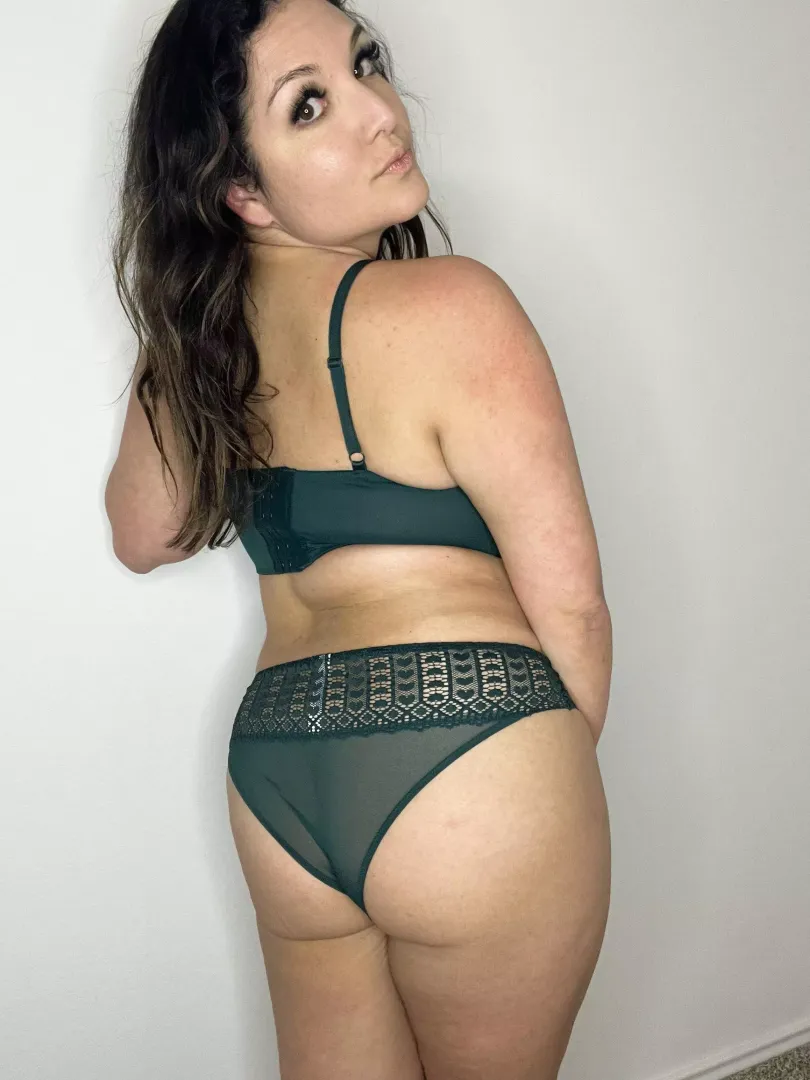The naughty mama who’s up to no good posted by sexxymilf1030