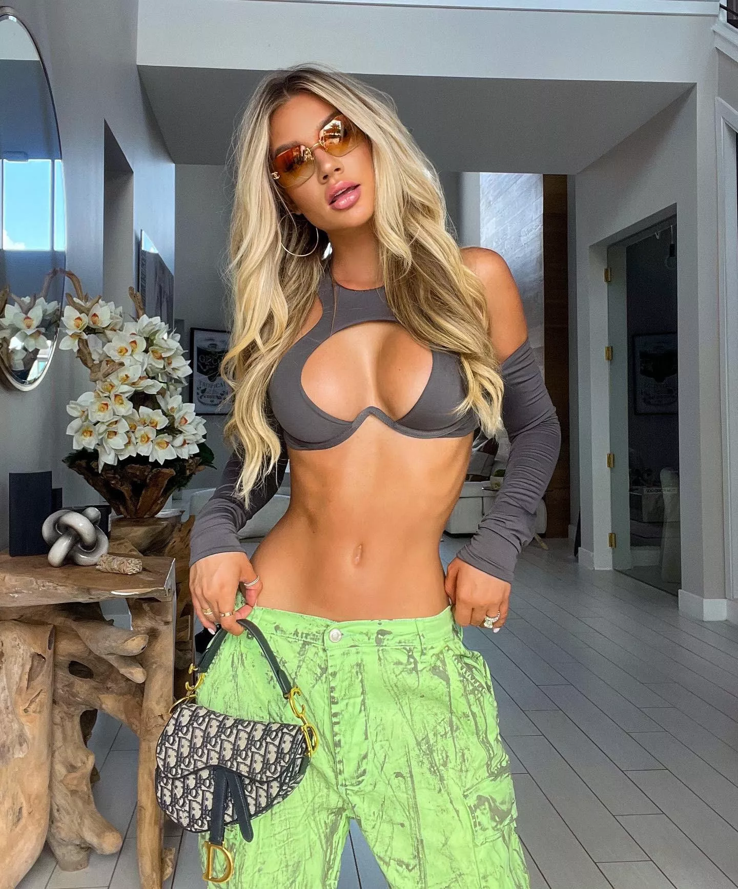 Alexa Collins posted by HonestRunner