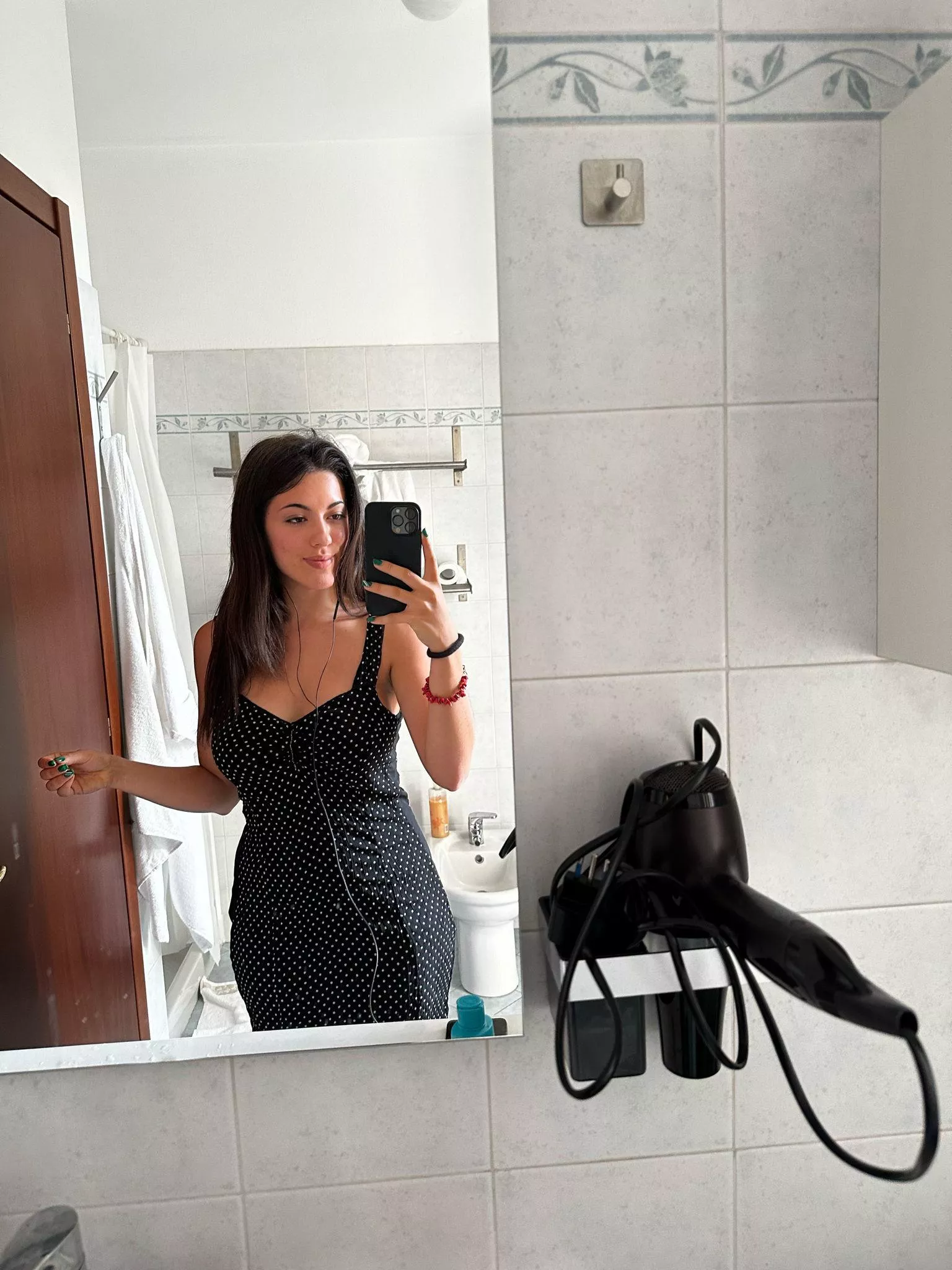 Catch a glimpse of her charm in a mirror selfie F19 OC posted by little__devill