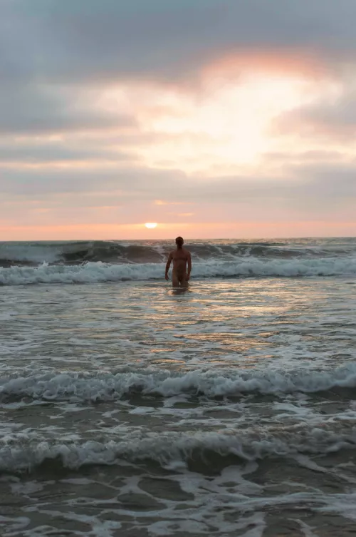 Catching the last rays before the Pacific gets too chilly 🌅 by jmnoodles