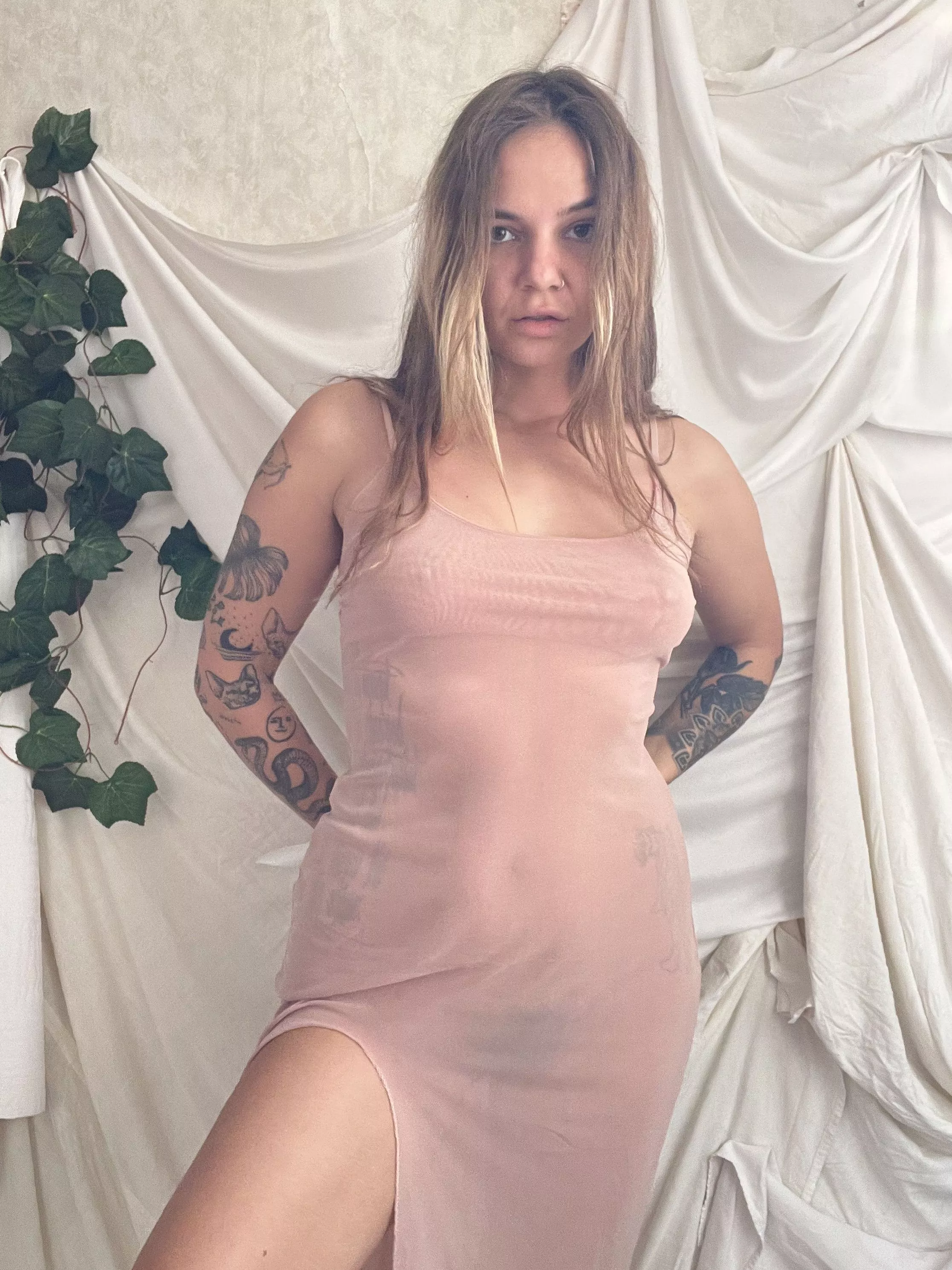 Indulge in the ultimate caress experience with me. posted by InvitingHack171