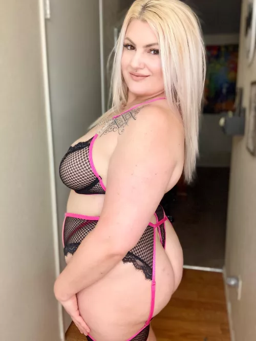 Let’s cuddle and listen to metal 🤘🏻 by Belflock