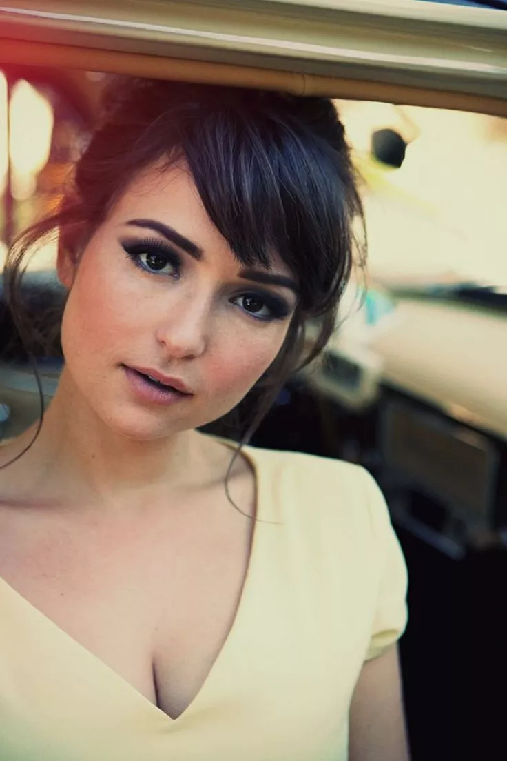 Milana Vayntrub, who plays 