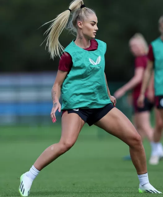 Ponytail perfection! posted by IamAlishalehmann7